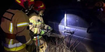 На Дніпропетровщині рятувальники деблокували водія з понівеченого авто в ДТП