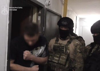 На лаві підсудних опинилося подружжя, яке впродовж багатьох років вчиняли дії сексуального характеру стосовно власної доньки