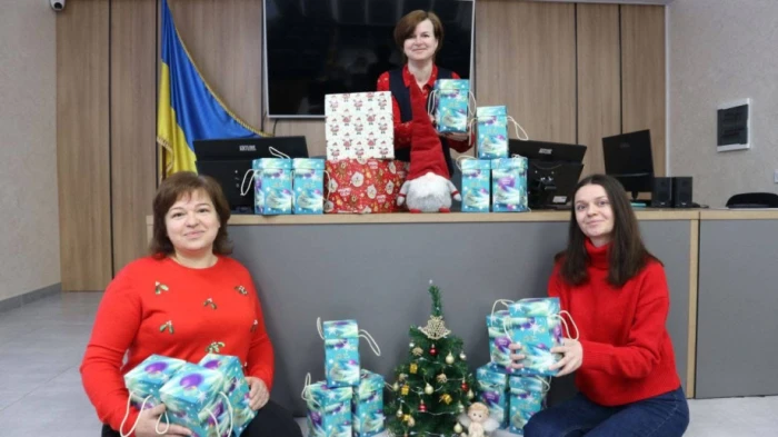 Підгайцівська громада передала понад тисячу солодких подарунків дітям пільгових категорій