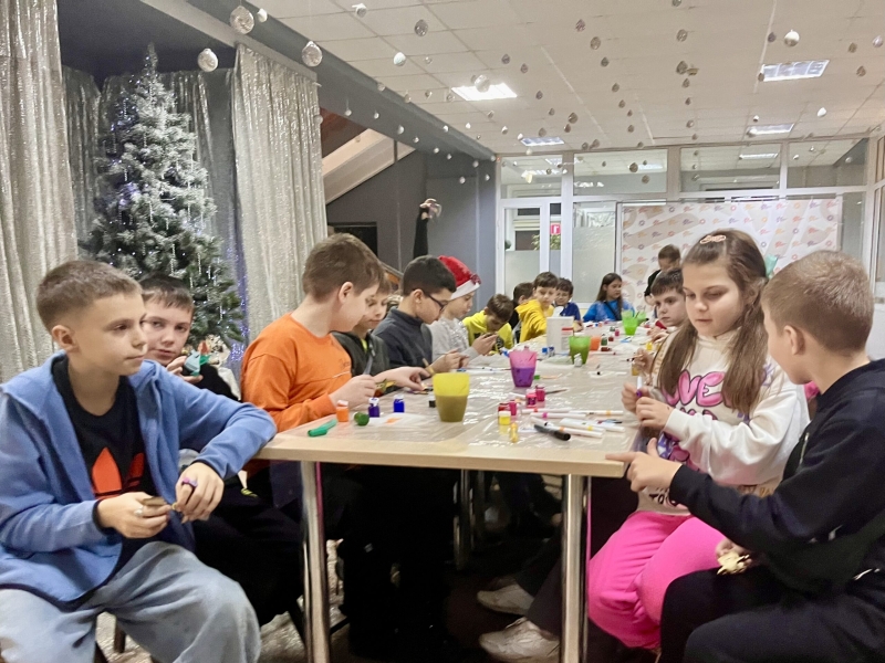 Подарунки для воїнів і майстер-класи для душі: огляд полтавської різдвяної майстерні, де можна відчути диво й зустріти ельфів