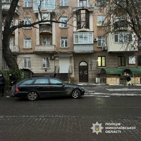 Погрожував ножем і вимагав ключі: у Миколаєві затримали підозрюваного в спробі заволодіння авто таксі, - ФОТО