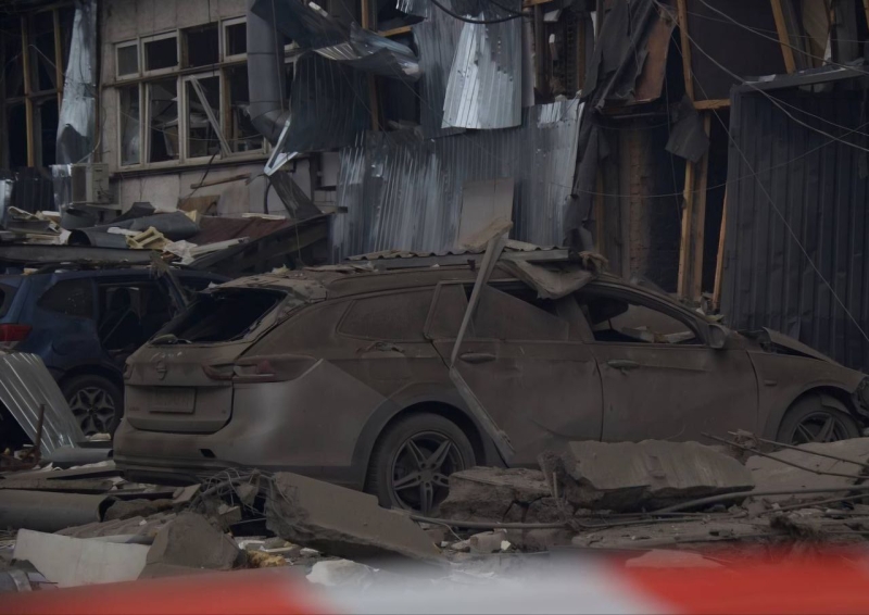 Ракетний удар по Дніпру: є загиблі та поранені