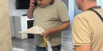 У Дніпрі викрили посадовця міськради Дніпра на багатомільйонних розкрадання під час відновлення житла після обстрілів