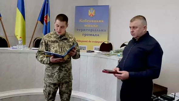 У Кобеляках родині полеглого Захисника України Леоніда Мурейка передали державну нагороду