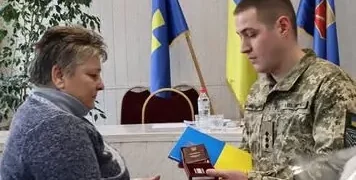 У Кобеляках родині полеглого Захисника України Леоніда Мурейка передали державну нагороду