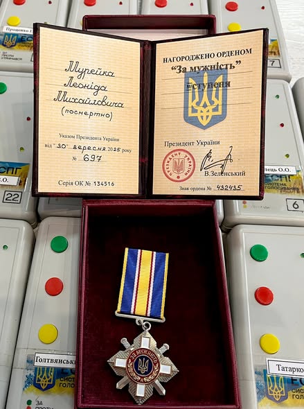 У Кобеляках родині полеглого Захисника України Леоніда Мурейка передали державну нагороду