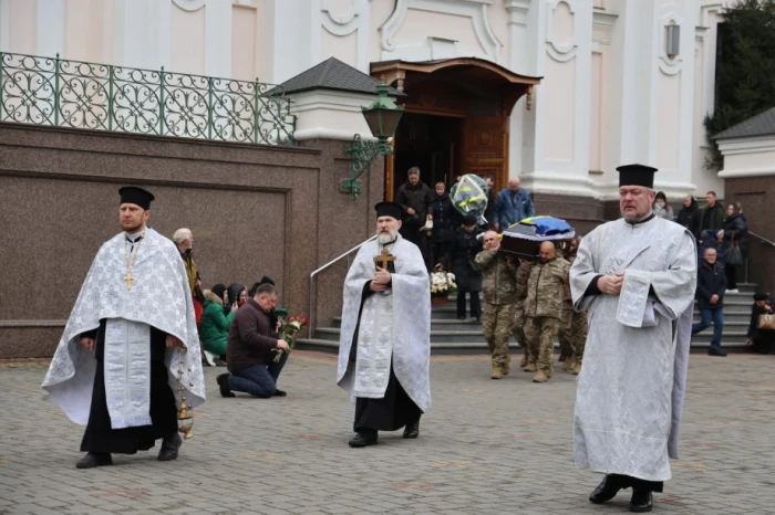 У Луцьку попрощалися із загиблим військовослужбовцем Сергієм Коровіцьким