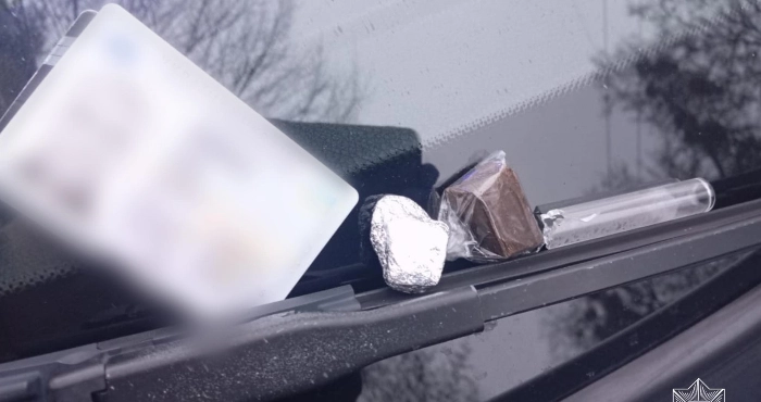 У Луцьку у водія BMW знайшли наркотики та прилад для їх вживання