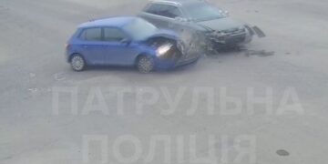 У Сумах водій влаштував ДТП на перехресті і втік з місця аварії (ВІДЕО)