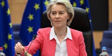 ЄК оприлюднила план позики Україні на €90 млрд