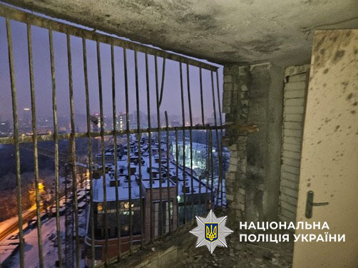 Влучання дрона у 15-поверхівку в Солом&rsquo;янському районі: поліція показала наслідки