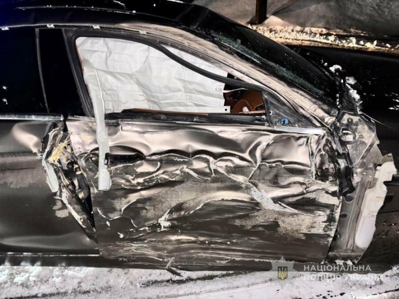 У Запоріжжі затримали двох парубків, які викрали машину і потрапили на ній у ДТП