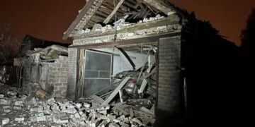 Наслідки атаки БпЛА по Запоріжжю: зруйнована стоянка, пошкоджені приватні будинки, щонайменше одна поранена людина