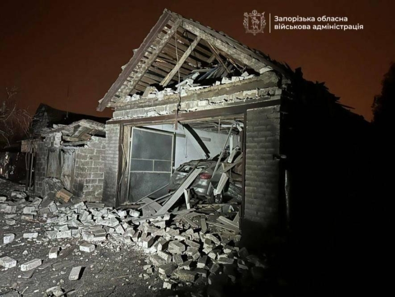 Наслідки атаки БпЛА по Запоріжжю: зруйнована стоянка, пошкоджені приватні будинки, щонайменше одна поранена людина