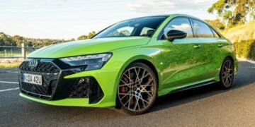 Audi RS3 Sedan 2026 отримав оновлення шасі, але зберіг п’ятициліндровий мотор (ФОТО)