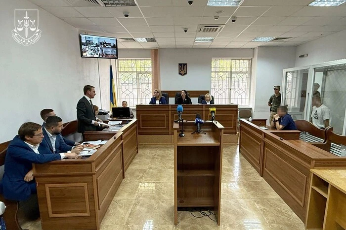 Убивство підлітка на фунікулері. Адвоката обвинуваченого покарано за затягування справи