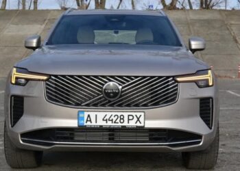 Новий флагман: Volvo планує випустити конкурента BMW X7
