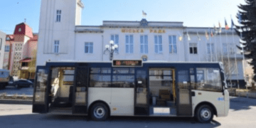 Карткою або штраф: у Чорткові змінили правила проїзду в автобусах