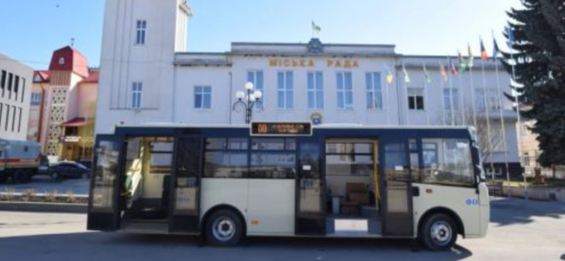 Карткою або штраф: у Чорткові змінили правила проїзду в автобусах