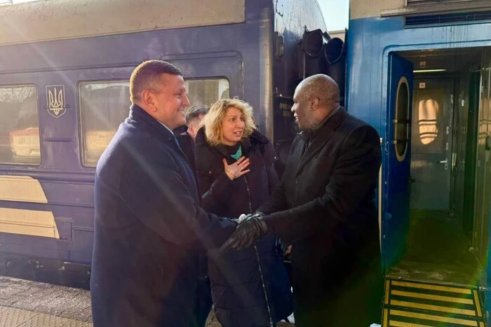 Залужний на київському вокзалі зустрів поважного гостя