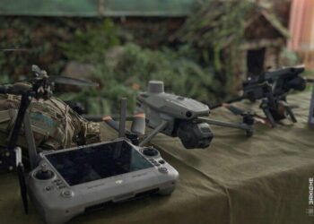 Дрони, такмед і фронтові історії. Нацгвардійці провели урок мужності для школярів Хмельницького