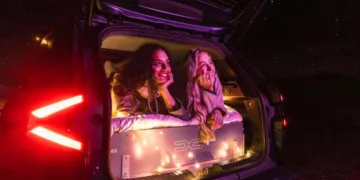 Dacia побудує «готель з автомобілів» для любителів спостерігати за зірками