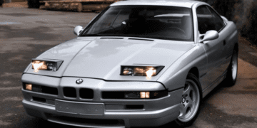 Їх випустили лише 1510: в Україні засвітився культовий заряджений BMW 90-х (ФОТО)