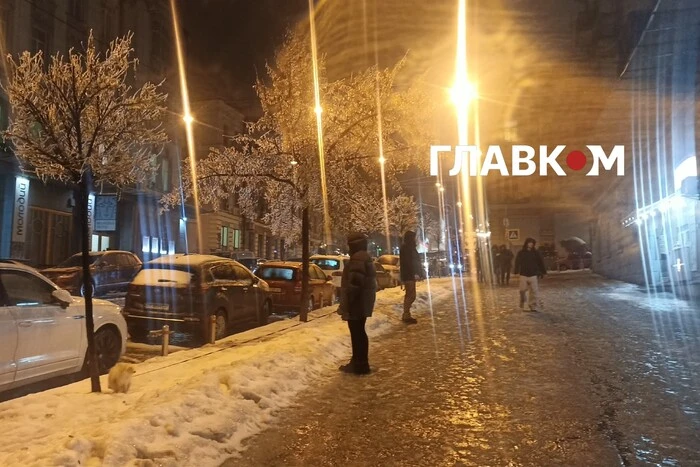 Київ та область накрив рідкісний крижаний дощ: неймовірні фото небезпечної стихії