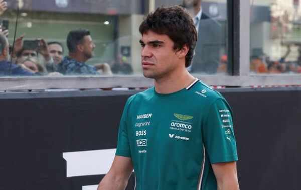 Болід Астон Мартін демонструє розчаровуючі результати на тестах Болід Астон Мартін демонструє розчаровуючі результати на тестах