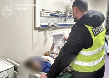 Напад із ножем у київській школі: подробиці замаху від прокуратури та стан потерпілих