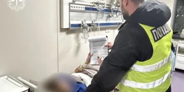 Напад із ножем у київській школі: подробиці замаху від прокуратури та стан потерпілих