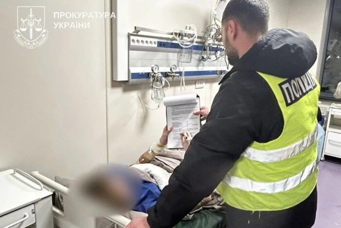 Напад із ножем у київській школі: подробиці замаху від прокуратури та стан потерпілих