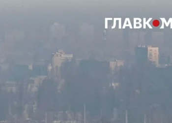 У Києві смог через пожежі після обстрілів: влада дала поради