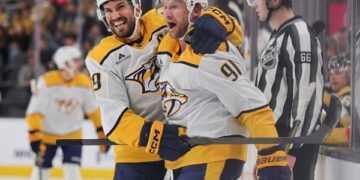 НХЛ: тріумфальний вечір Бостона та Тампи