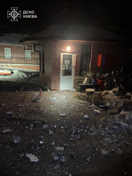 У Голосіївському районі Києва безпілотник пошкодив багатоповерхівку