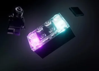 Конструктор LEGO оживає: компанія представила Smart Brick — перший «розумний» кубик з чипом, сенсорами, LED-підсвіткою та звуком