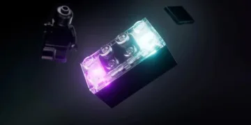 Конструктор LEGO оживає: компанія представила Smart Brick — перший «розумний» кубик з чипом, сенсорами, LED-підсвіткою та звуком