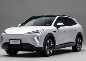 350 сил і витрата 3,9 л/100 км: на ринок виходить недорогий сімейний кросовер Chery (ФОТО)