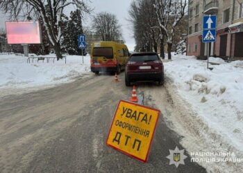 Ранкова ДТП в Тернополі: жінку збили на пішохідному переході