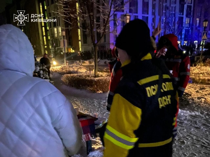 Київщина: рятувальники показали кадри ліквідації наслідків ворожого обстрілу у Білогородці