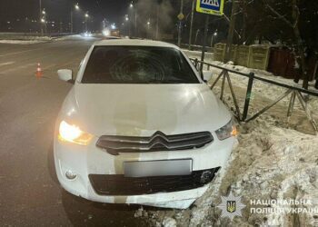 У Хмельницькому на Кам’янецькій авто збило жінку на пішохідному переході