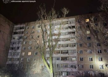 Російські війська вдарили по житловому будинку в Запоріжжі: є постраждалий