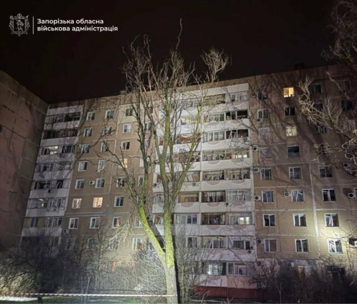 Російські війська вдарили по житловому будинку в Запоріжжі: є постраждалий