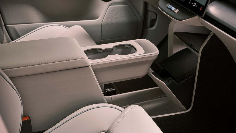 Volvo розкрила характеристики та ціни на електричний EX60