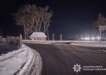 На Тернопільщині вантажівка переїхала ногу чоловікові: постраждалий у лікарні