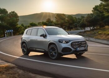 Mercedes-Benz розпочав виробництво електрокросовера GLB в Угорщині