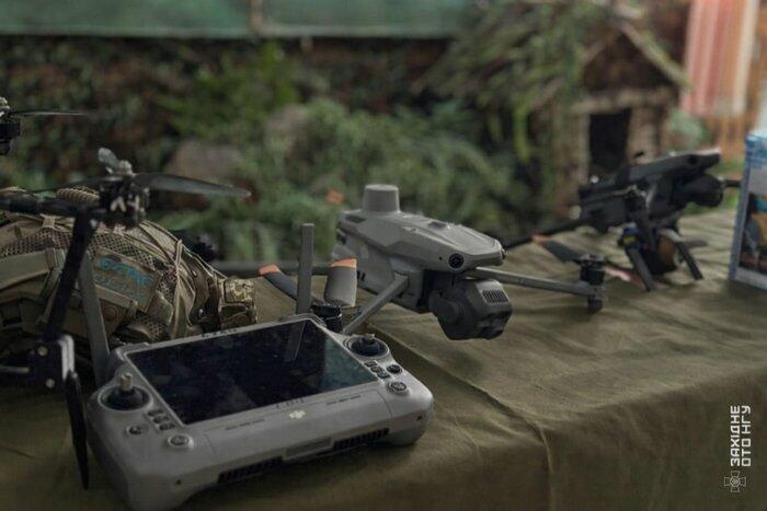 Дрони, такмед і фронтові історії. Нацгвардійці провели урок мужності для школярів Хмельницького