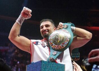 Воррен заявив, що Кабаєл просто зобов’язаний провести бій з Усиком