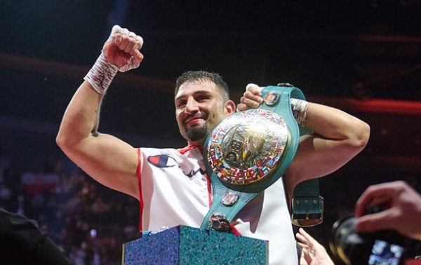 Воррен заявив, що Кабаєл просто зобов&rsquo;язаний провести бій з Усиком