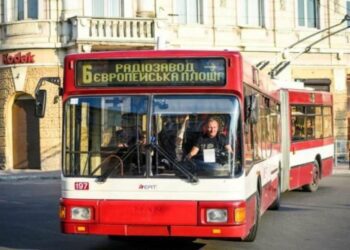 Негода паралізувала рух тролейбусів в Івано-Франківську: графік “летить шкереберть”